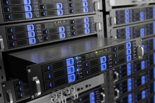 Výběr serveru: 85 % vývojářů míří do cloudu. Kam půjdete vy? Výběr serveru: 85 % vývojářů míří do cloudu. Kam půjdete vy?